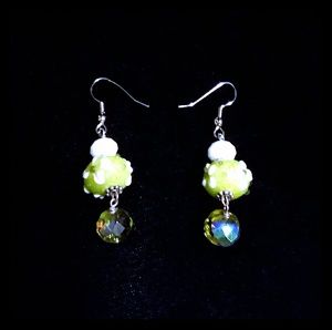 Spring Green Glass Bead Flower Earrings💚